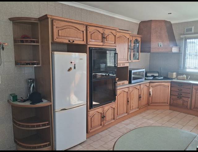 3 BEDROOM HOUSE FOR SALE IN CRAIGIEBURN